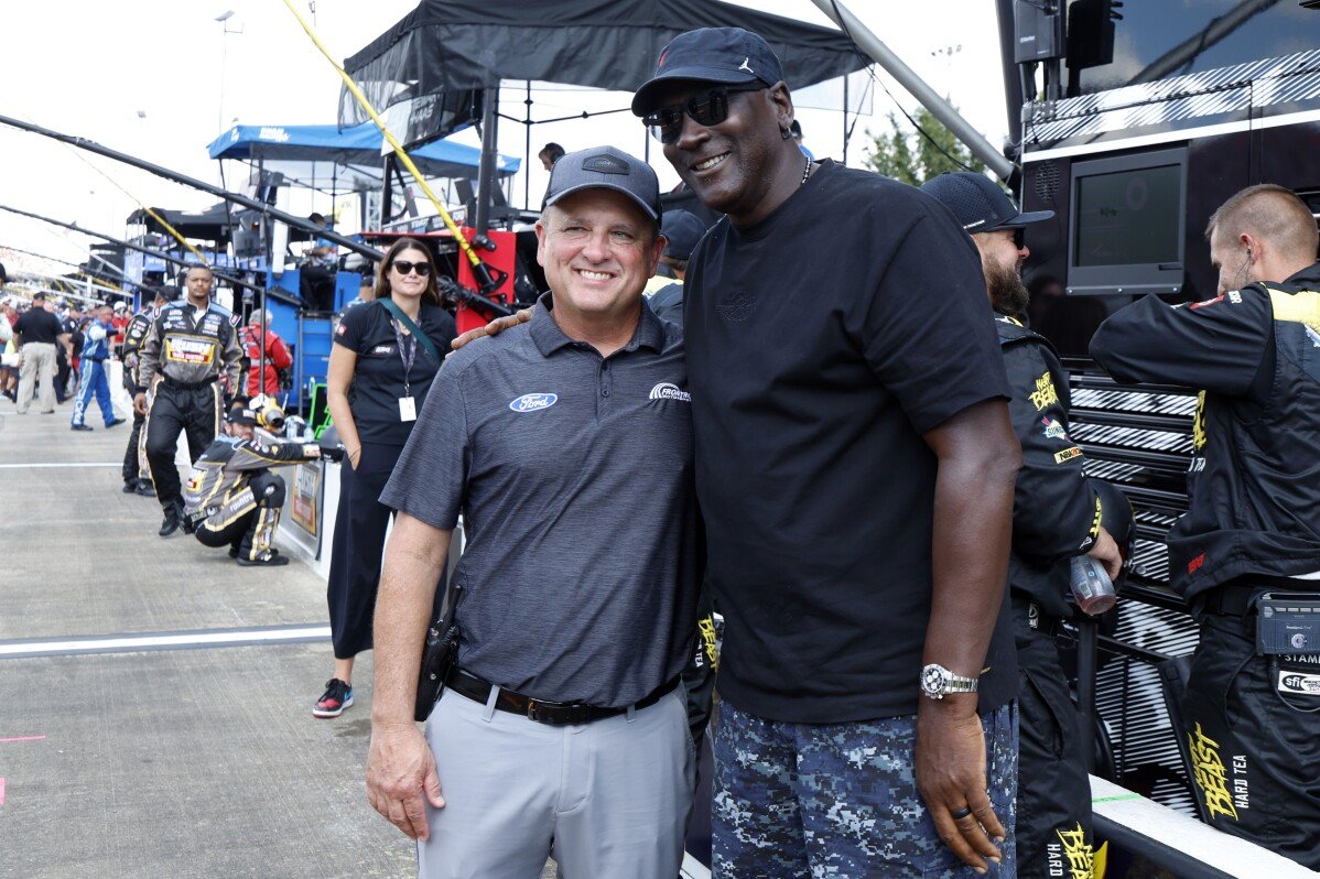 Michael Jordan y Bob Jenkins de Front Row se mantienen firmes en su lucha contra NASCAR: Análisis